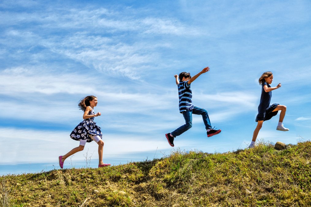 pic of kids running outside